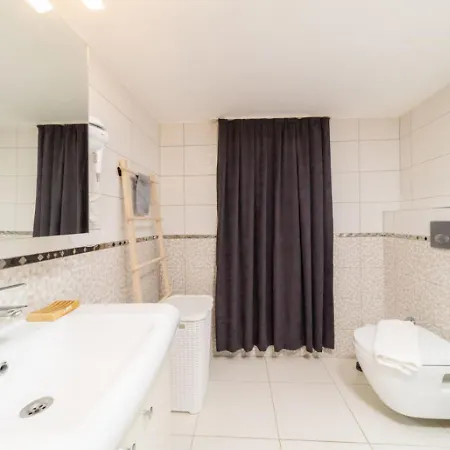 Exquisite Flat With Sea View Near Hadrian Gate Apartment *