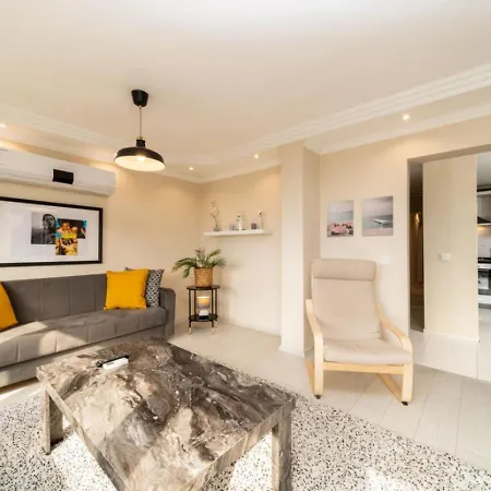 Exquisite Flat With Sea View Near Hadrian Gate *